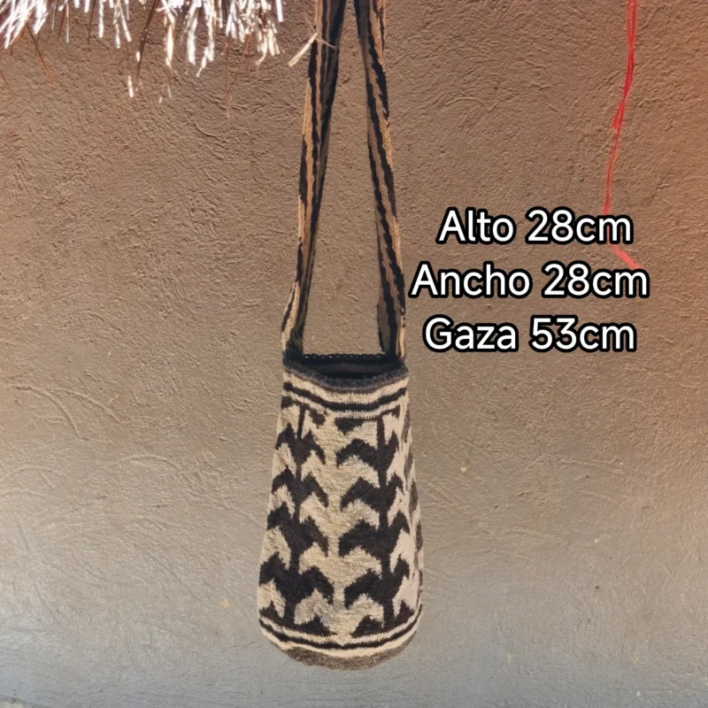 Mochila artesanal arhuaca en lana de ovejo blanco y café - modelo maíz