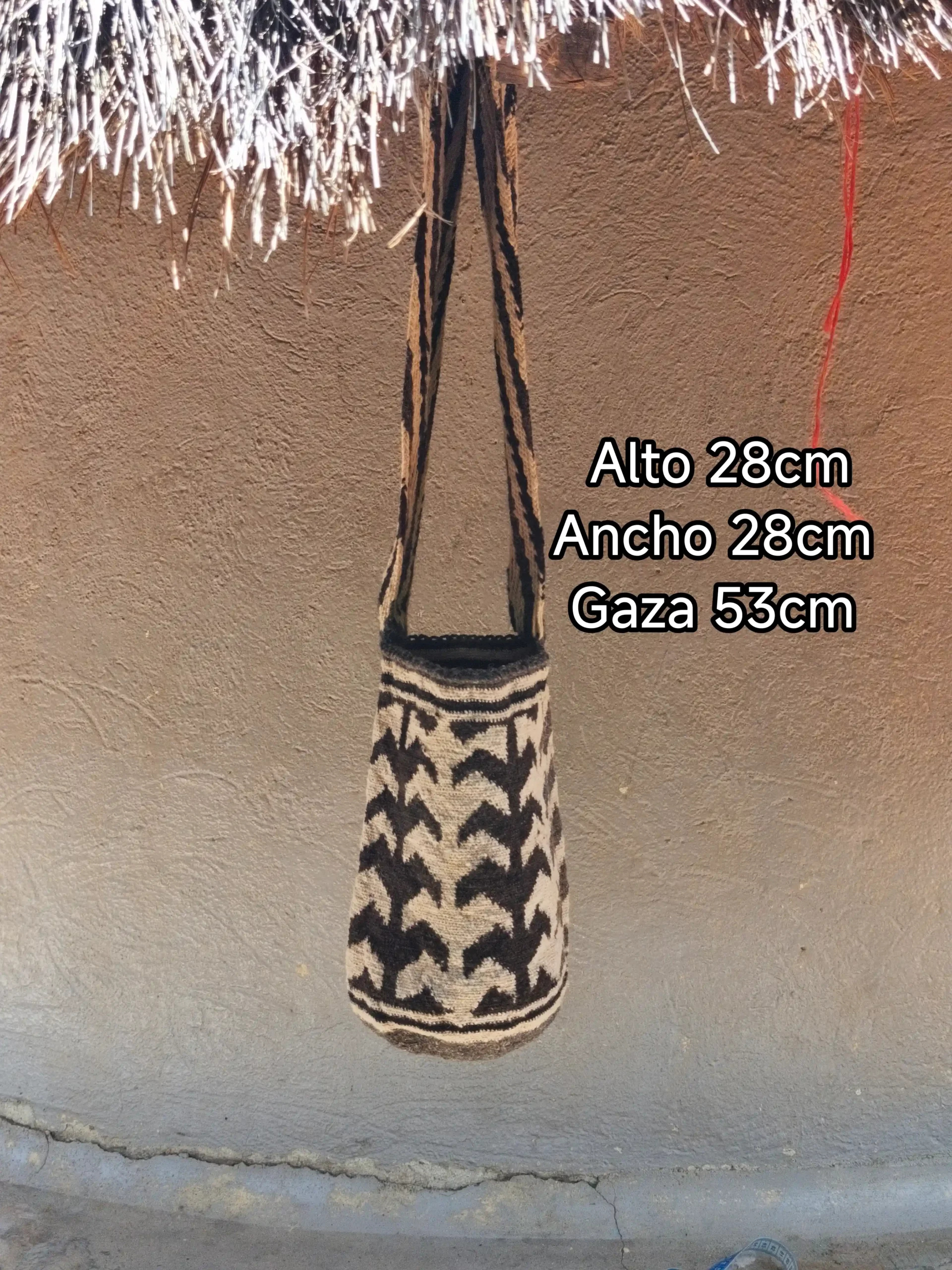 Mochila artesanal arhuaca en lana de ovejo blanco y café - modelo maíz