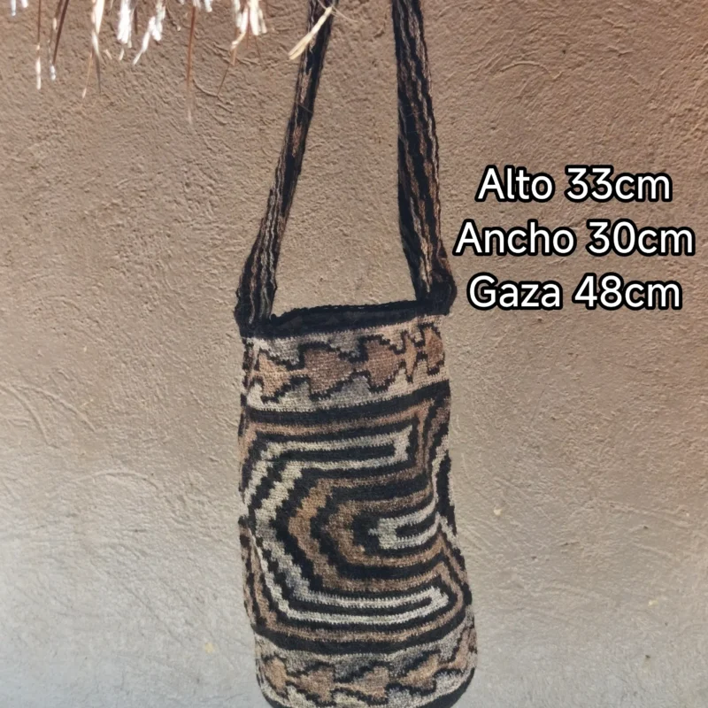 Mochila artesanal arhuaca en lana de ovejo café y negro – modelo caracol