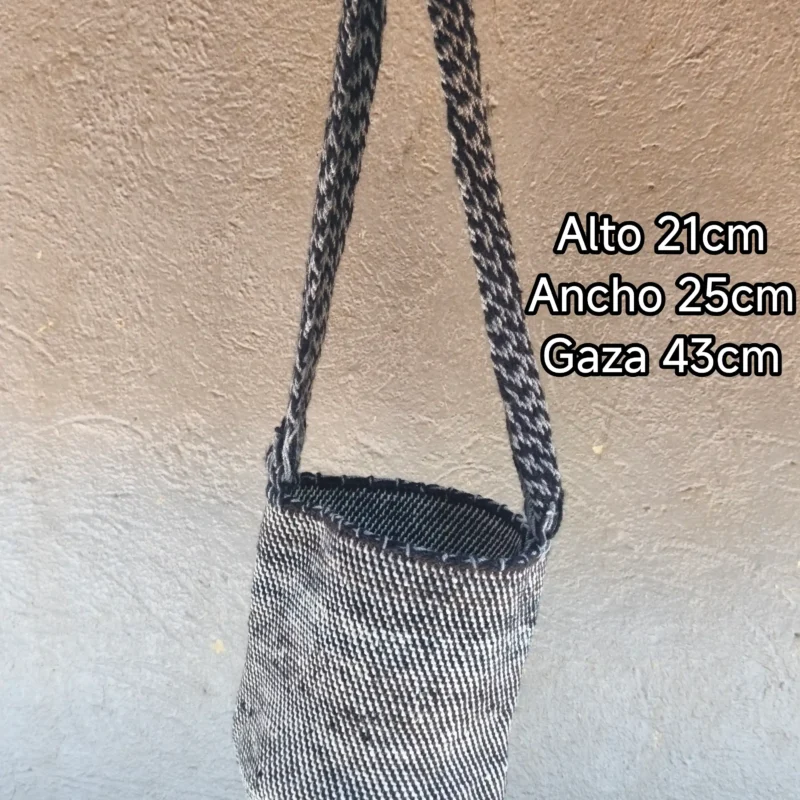 Mochila artesanal kankuama en lana de oveja negro y gris - modelo cariaca