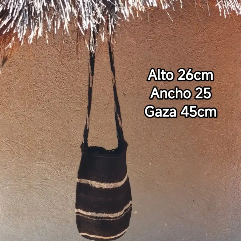 Mochila artesanal kankuama en lana de ovejo café y blanco - modelo listas