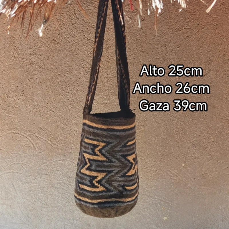 Mochila artesanal arhuaca en lana de ovejo café y gris - modelo Hojas