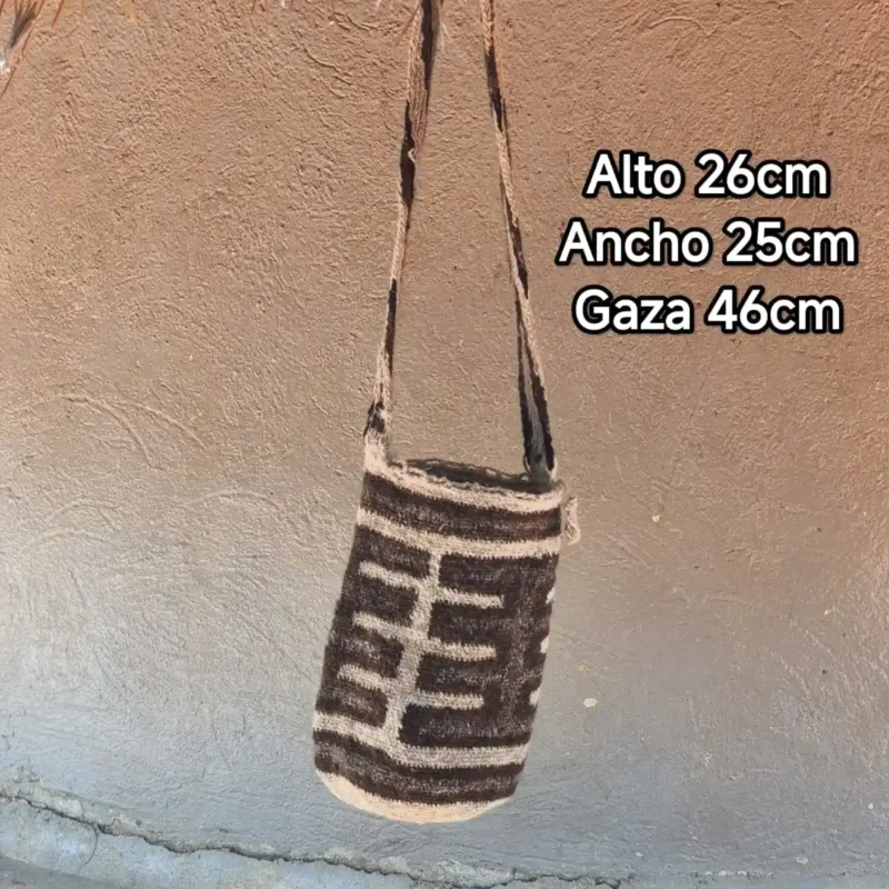 Mochila artesanal kankuama en lana de ovejo blanco y café - modelo Pensamiento del hombre