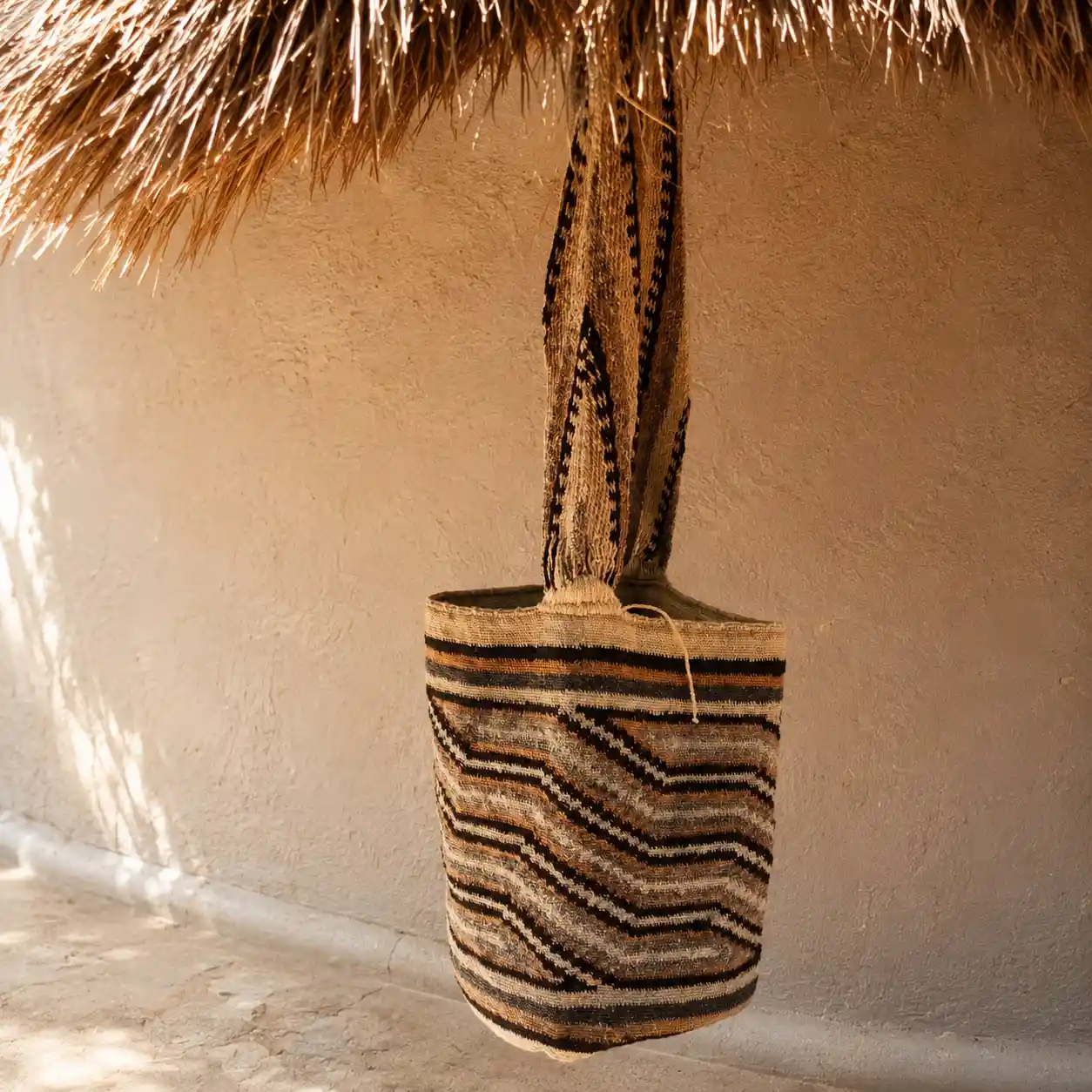 Mochilas artesanales listas para entrega elaboradas en lana natural por Kankui Origen.